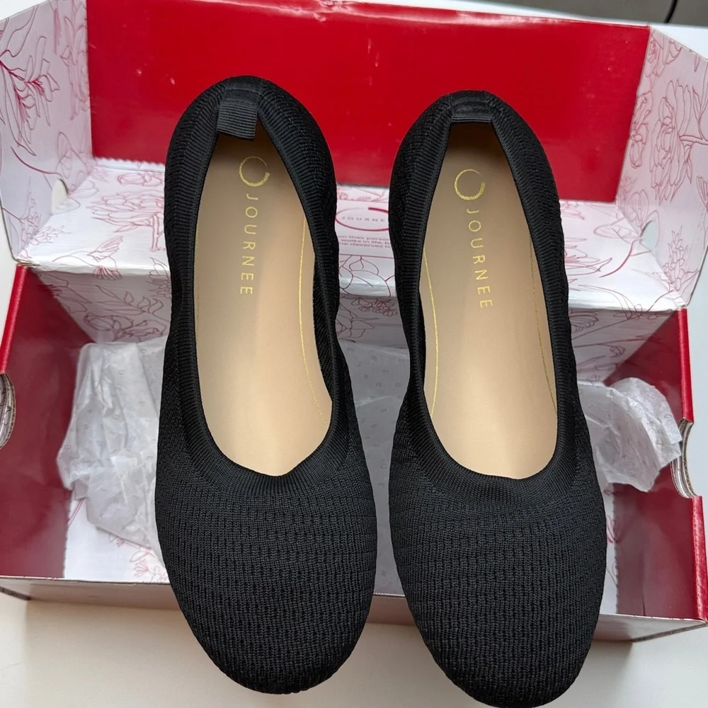 Journee Collection Women's Maryann Knit Round Toe Ballet Flats- Size 9.5W